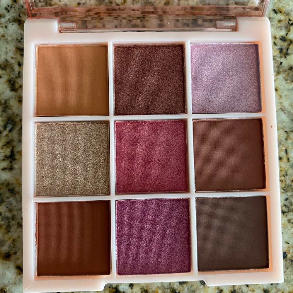 NWT Makeup Bundleđź’•đź’… - Picture 10 of 11